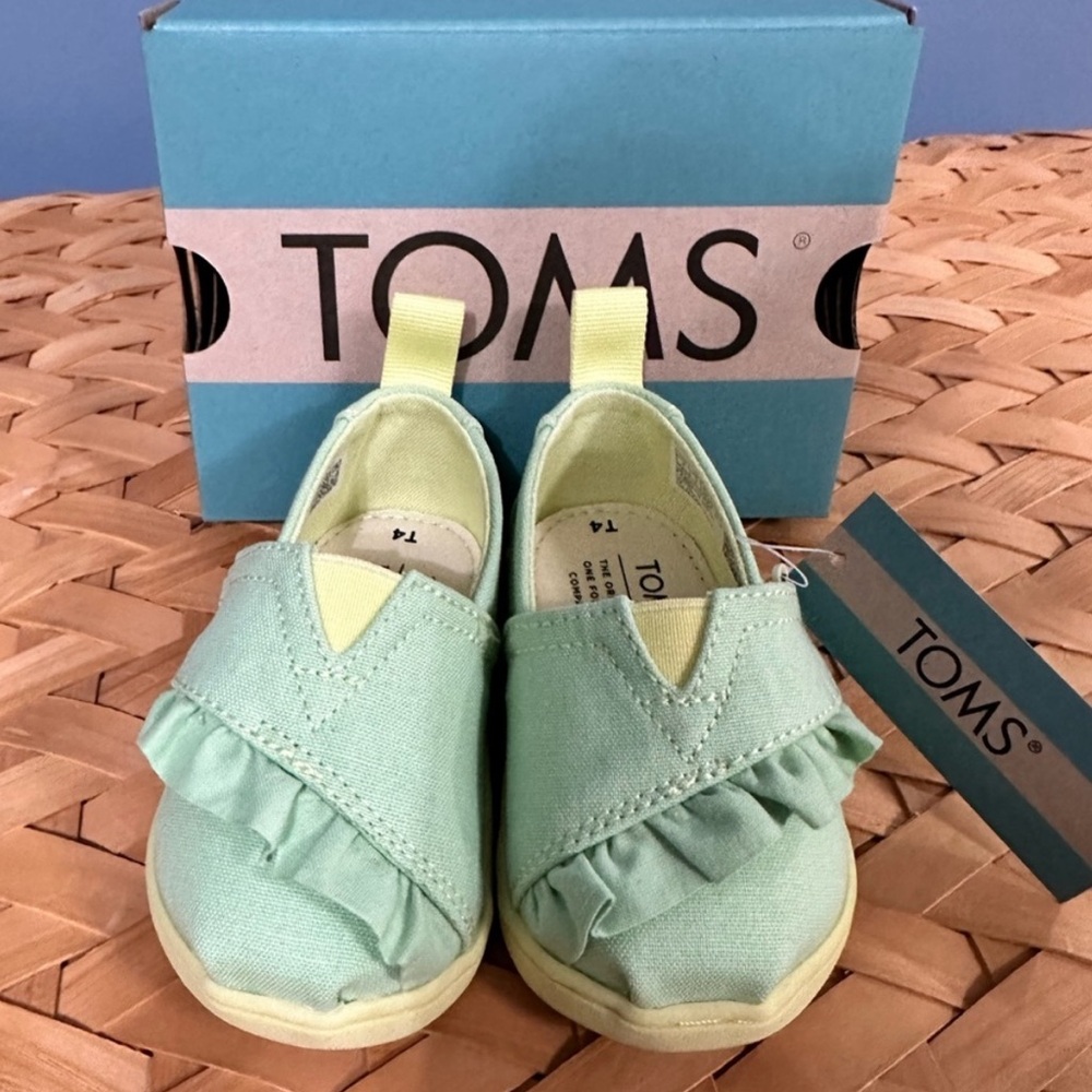 NIB Tiny Toms Pastel Green Canvas Ruffle Alpargata Size 4 Toddler Velcro Shoes